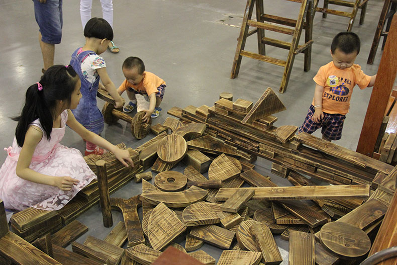 幼兒園建構(gòu)區(qū)大型積木 戶外兒童玩具炭燒積木