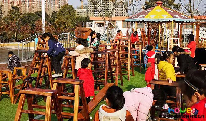 紅太陽幼兒園戶外自主探索游戲“安吉游戲”案例