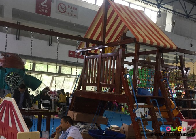 幼兒園實木滑梯 幼兒園戶外大型木質(zhì)玩具 木質(zhì)滑滑梯定制