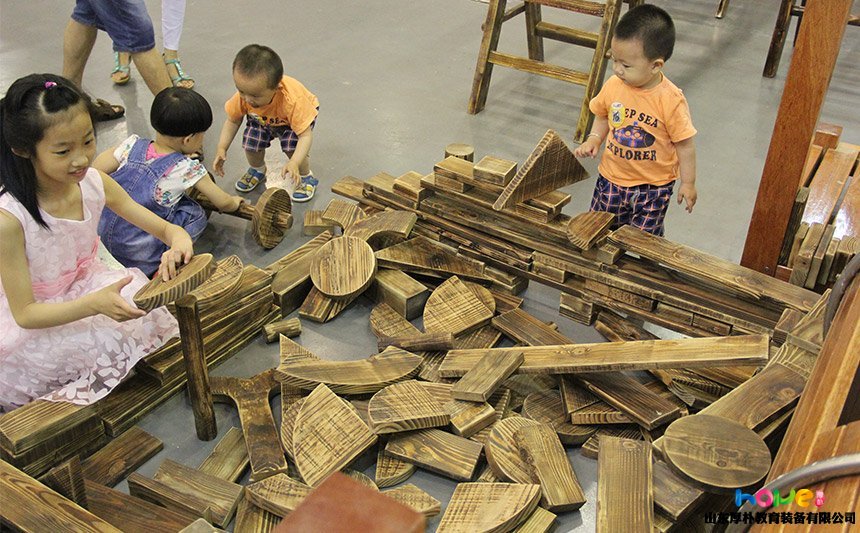 幼兒園兒童碳化積木這么搭？哪個品牌的兒童積木好？