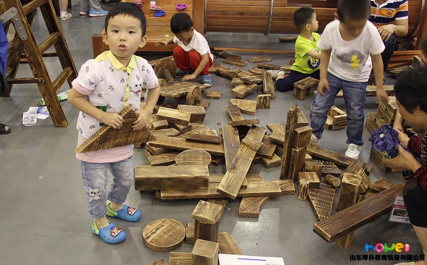 什么是安吉游戲？幼兒園如何選擇安吉游戲設備？