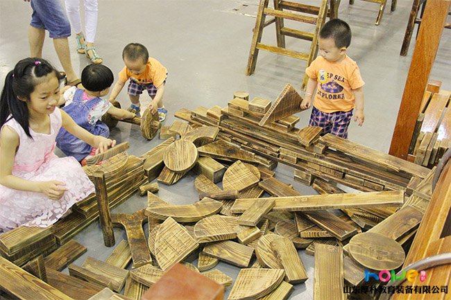 幼兒園大中小班積木區(qū)材料投放與指導(dǎo)方法