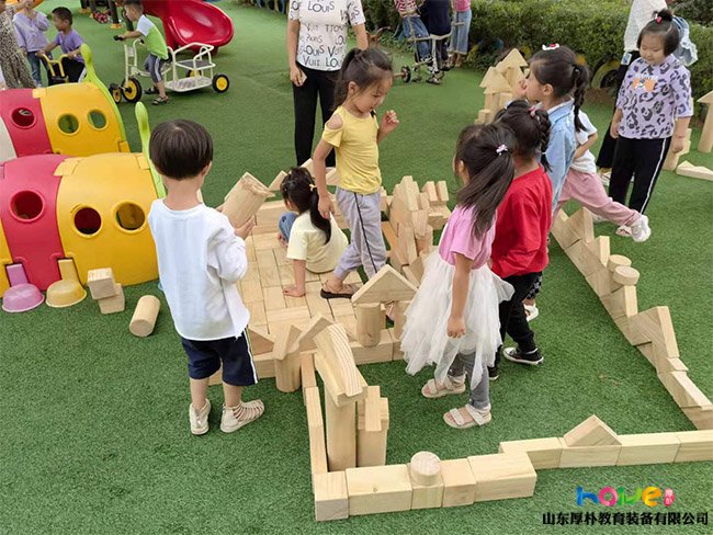 幼兒園小班搭積木游戲活動的教案