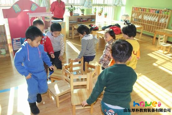 幼兒園《有趣的椅子》戶外體育活動教案